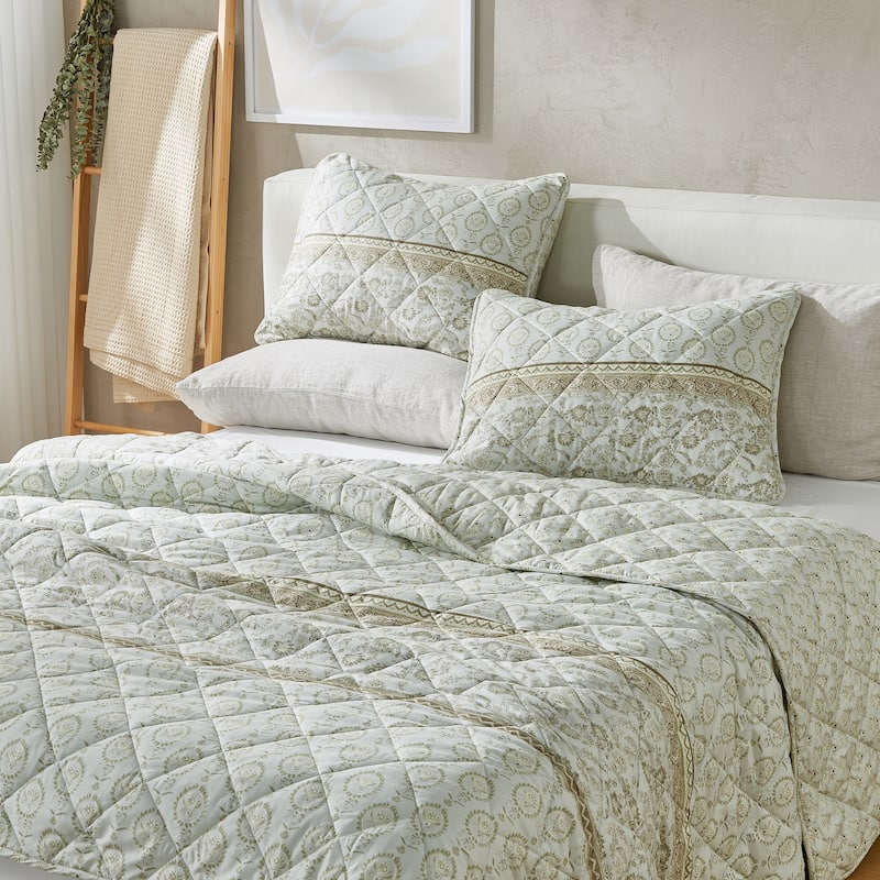 Patina Vie Maison Vintage Floral Printed Quilt Set with Shams