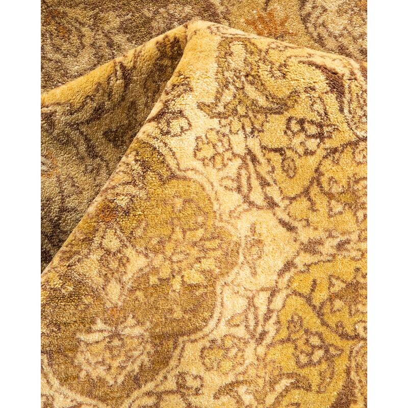 Overton Handknotted Wool Traditional Oriental Green Area Rug - 4' x 6'