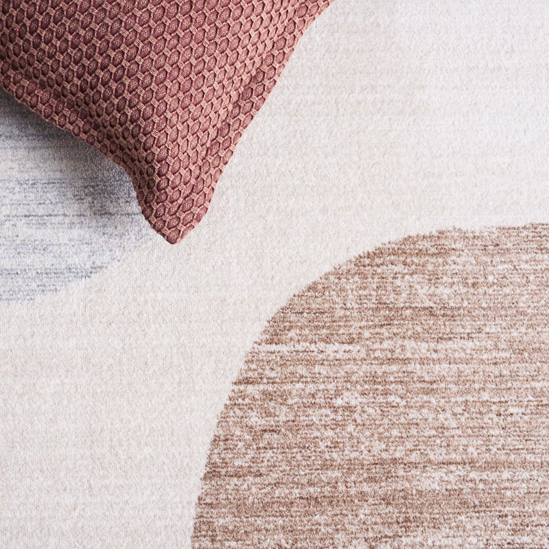 SAFAVIEH Forum Yelda Modern Contemporary Rug - 5' x 7'