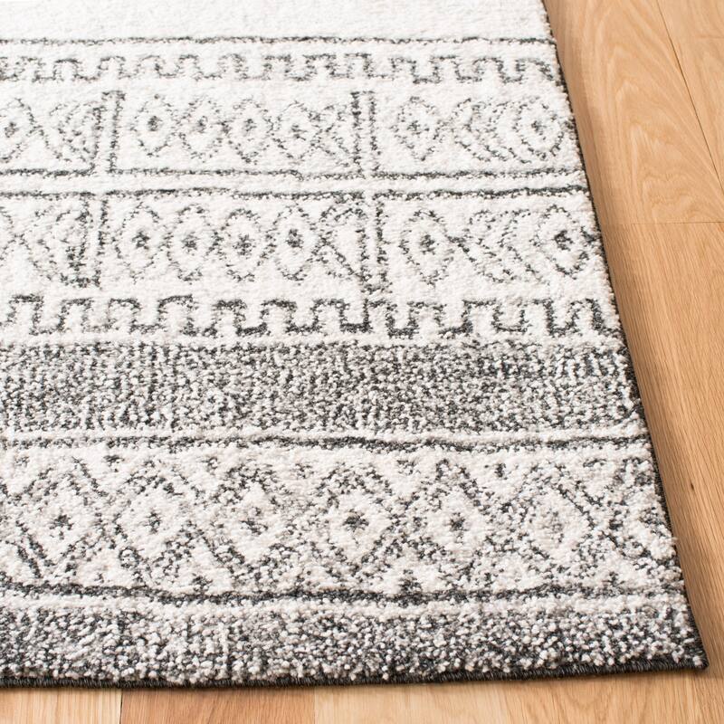 SAFAVIEH Nordic Angyalka Scandinavian Tribal Polyester Rug