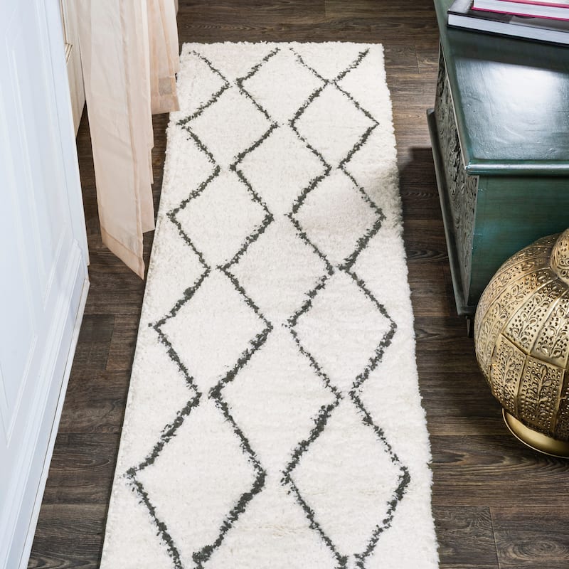 JONATHAN Y Petra Moroccan Diamond Shag Area Rug