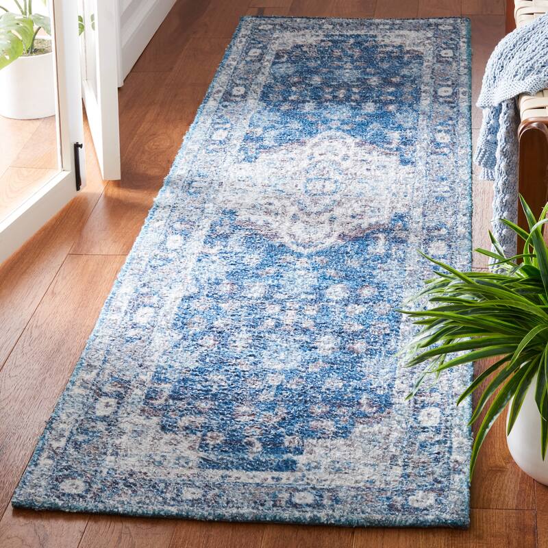 SAFAVIEH Handmade Classic Vintage Grozdana Transitional Polyester Rug