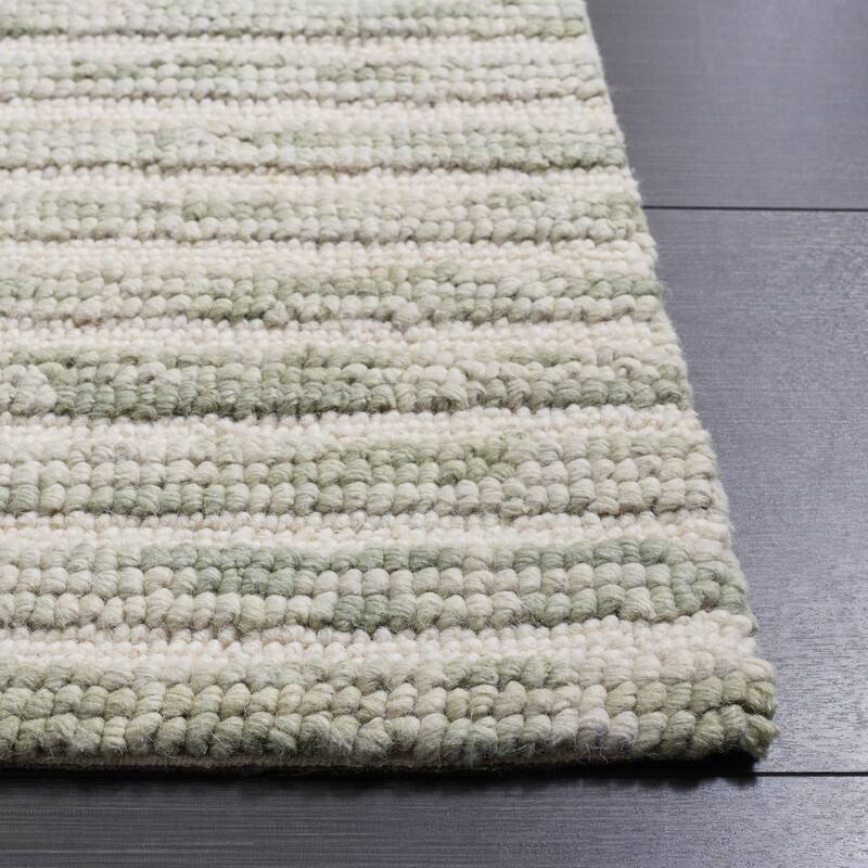 SAFAVIEH Handmade Ebony Helyette Wool Rug