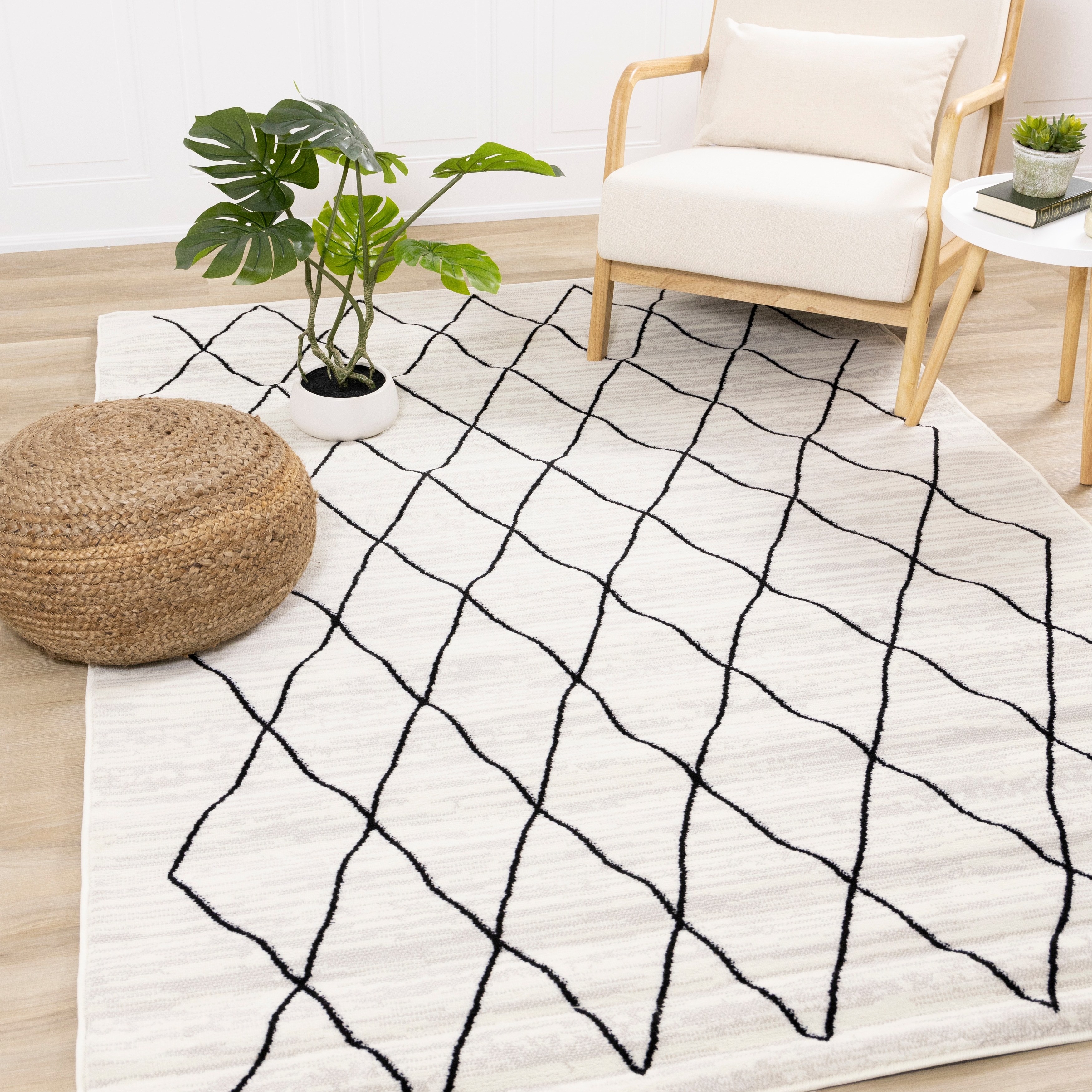 Madrid Collection - Cream/Black Trellis Lines Rug