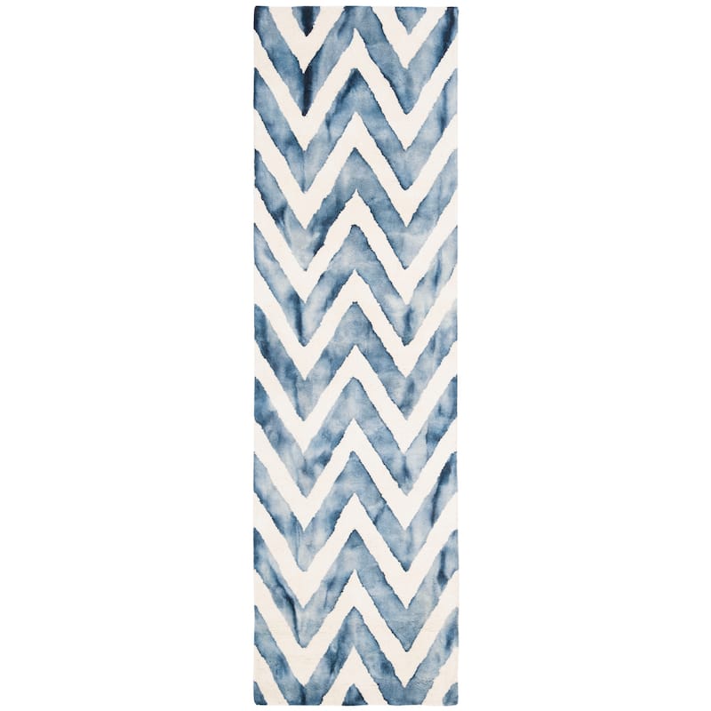SAFAVIEH Dip Dye Erkhild Hand-tufted Wool Chevron Area Rug