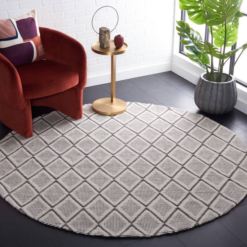 SAFAVIEH Handmade Marbella Gotelinde Wool Rug - 6' Round - Ivory/Black