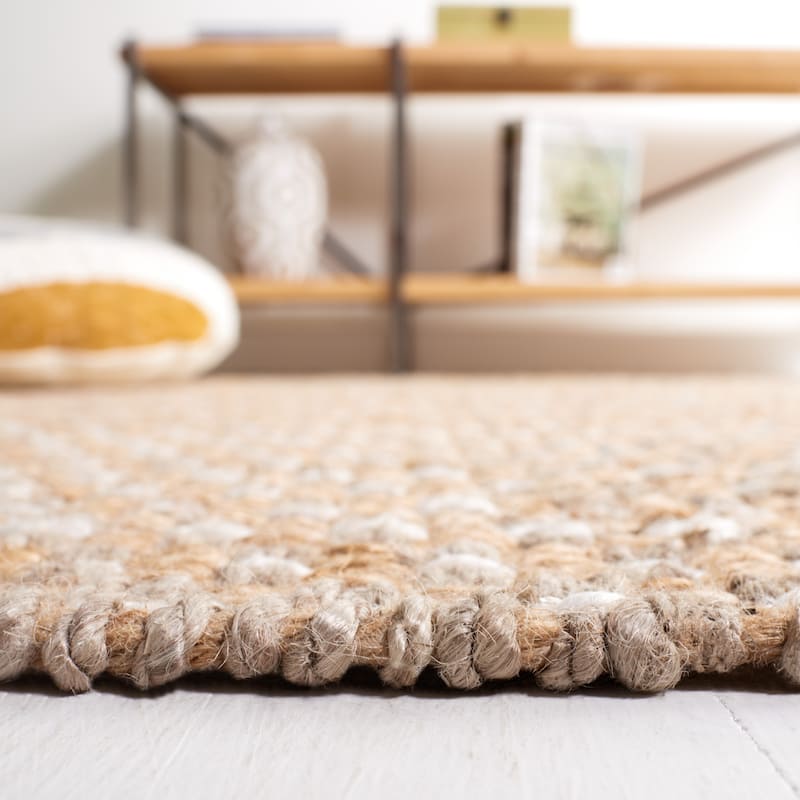 SAFAVIEH Handmade Natural Fiber Mikalah Farmhouse Fringe Jute Rug