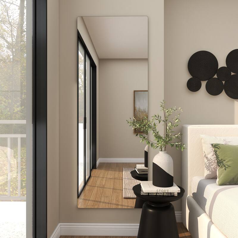 CosmoLiving by Cosmopolitan Silver Metal Room Wall Mirror