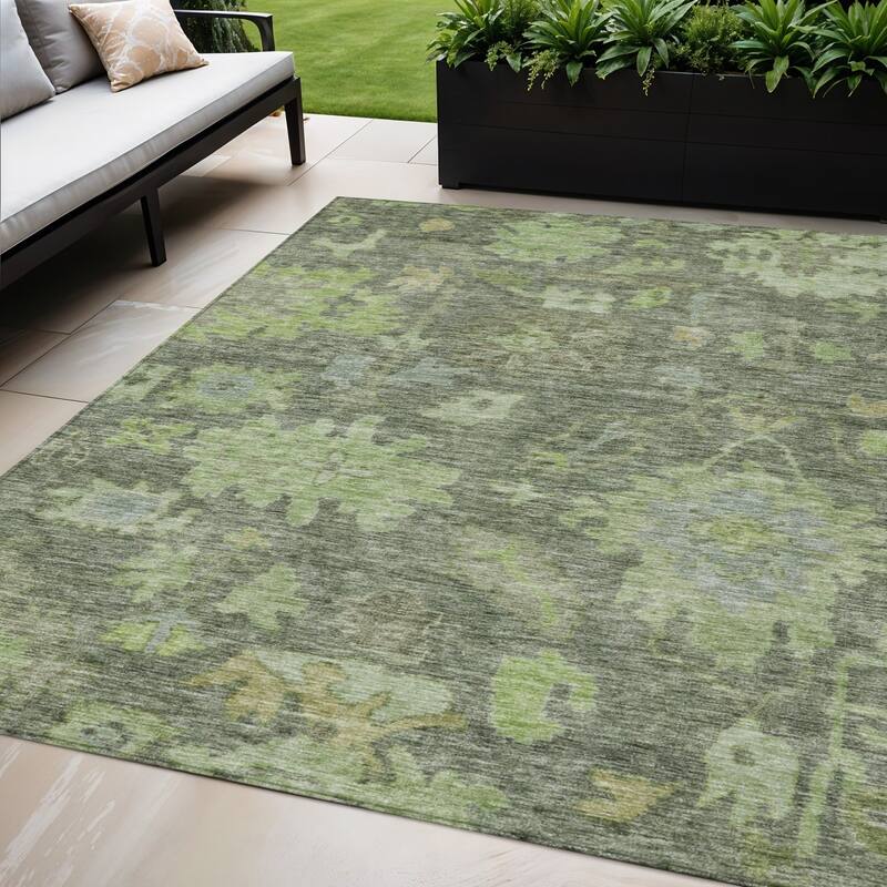 HomeRoots Floral Traditional Rectangle Outdoor Rug - 5' X 8'