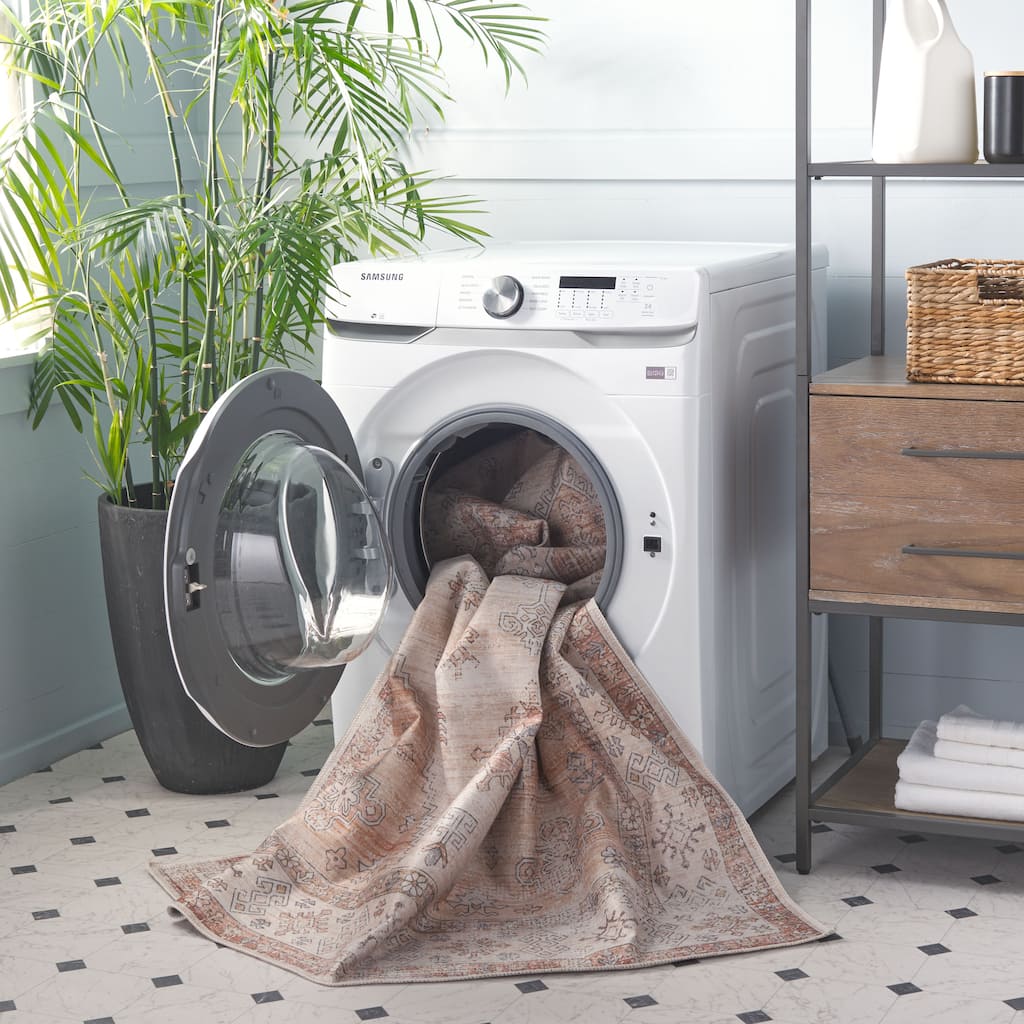 SAFAVIEH Arizona Hertta Machine Washable Slip Resistant Rug