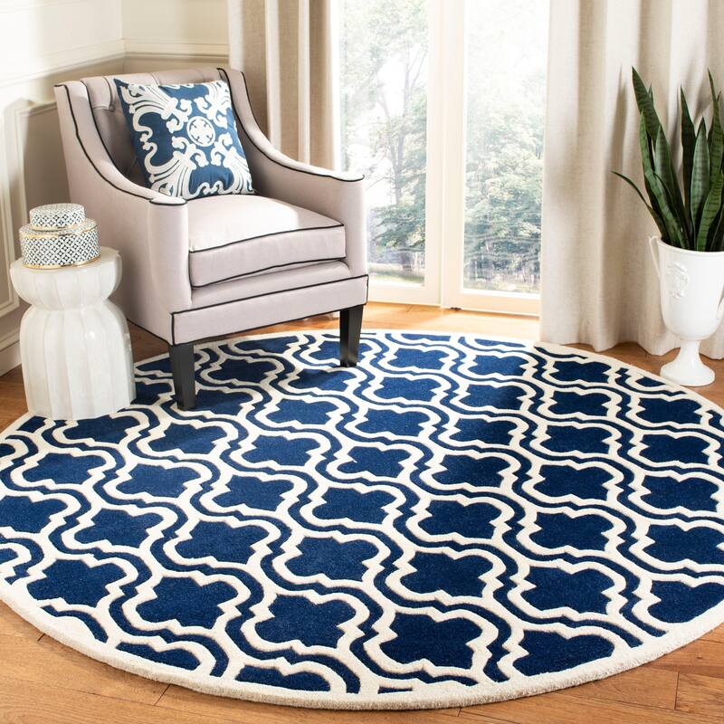 SAFAVIEH Handmade Chatham Sieghilde Modern Moroccan Wool Rug - 4' Round - Dark Blue/Ivory