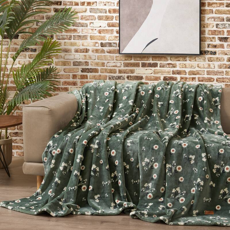 Lucky Brand Daisy Plush Throw Blanket - 90"x90" Queen - Green