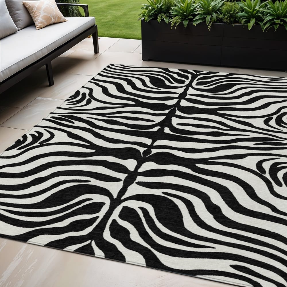 HomeRoots Animal Print Transitional Rectangle Outdoor Rug