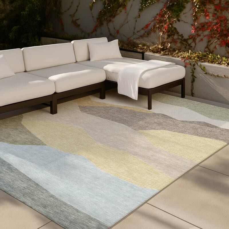 Machine Washable Indoor/ Outdoor Modern Dacono Chantille Rug