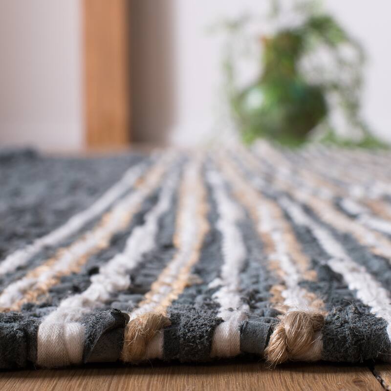 SAFAVIEH Handmade Vintage Boho Leather Zhanna Modern Stripe Leather Rug with Fringe