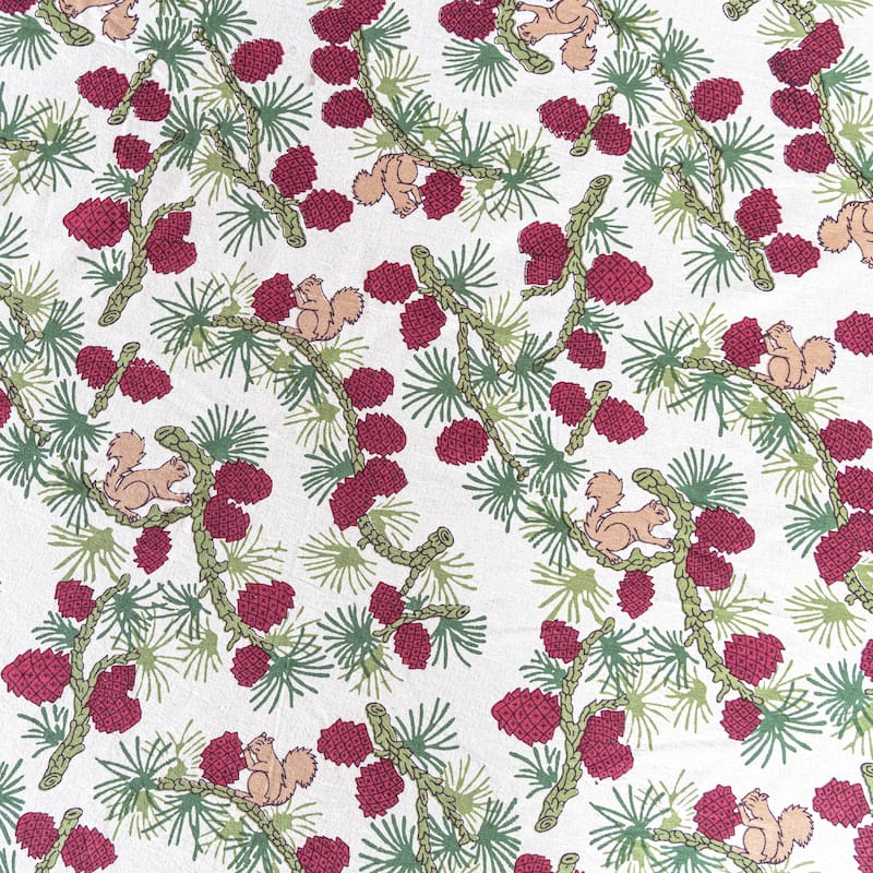 Couleur Nature Squirrel and Pinecone Tablecloth