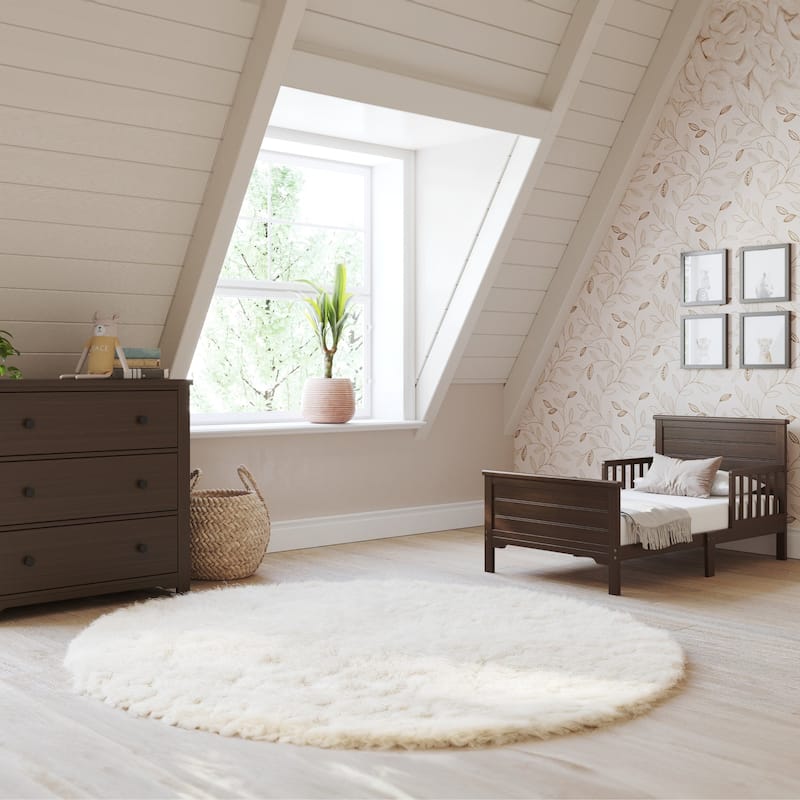 Child Craft Harmony 3-drawer Dresser with Dressing Kit