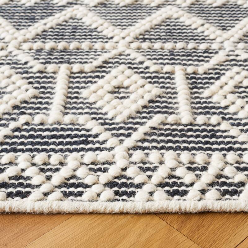 SAFAVIEH Handmade Natura Fehrat Wool Braided Tassel Rug