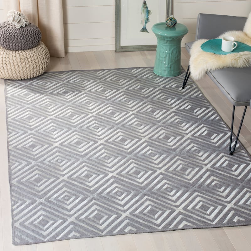 SAFAVIEH Handmade Flatweave Kilim Sevala Wool Rug - 5' x 8' - Grey