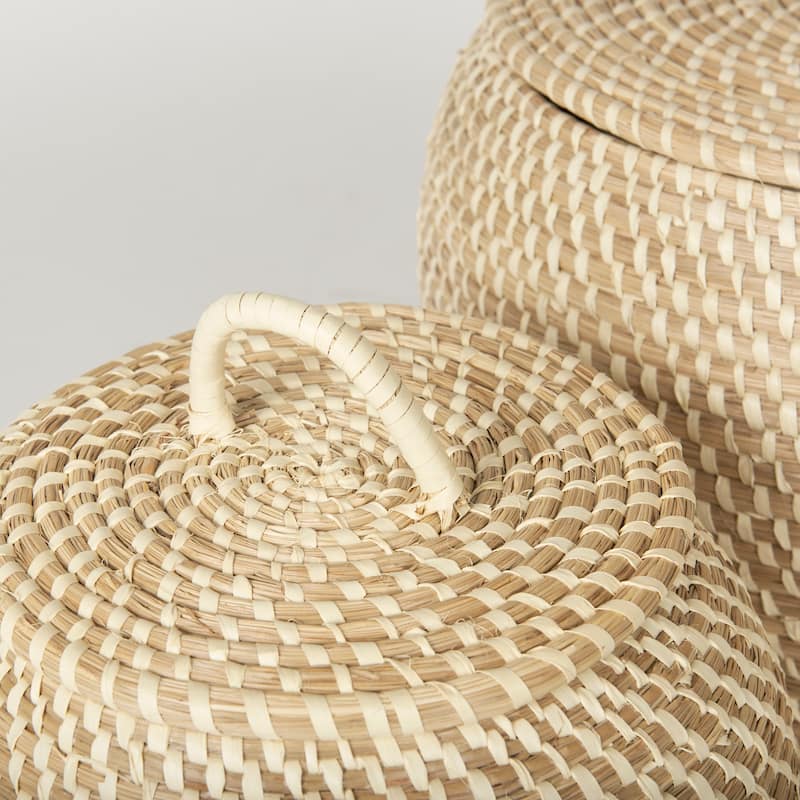 Kalopa Set of 2 Seagrass Floor Baskets w/ Flat Handled Lid - 18.1L x 18.1W x 17.3H