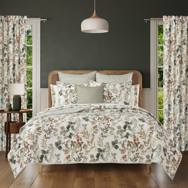 Royal Court Evergreen Quilt Set.