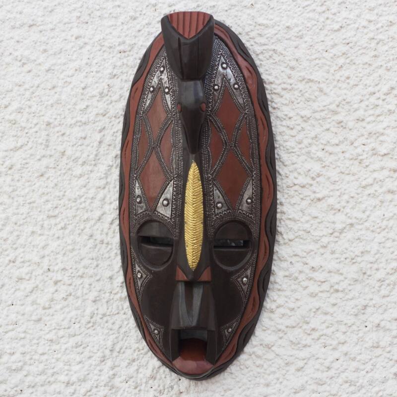 Handmade Majesty Gleam African wood mask (Ghana)