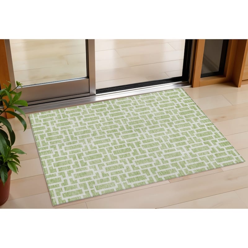 HomeRoots Geometric Transitional Rectangle Outdoor Rug - 3' x 5'