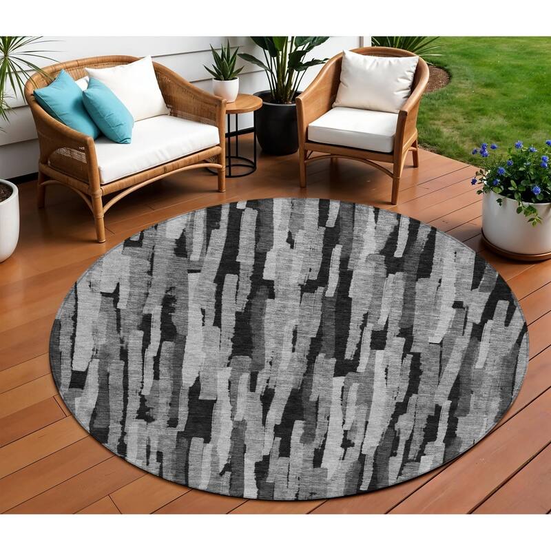HomeRoots Striped Transitional Rectangle Outdoor Rug - 8' Round