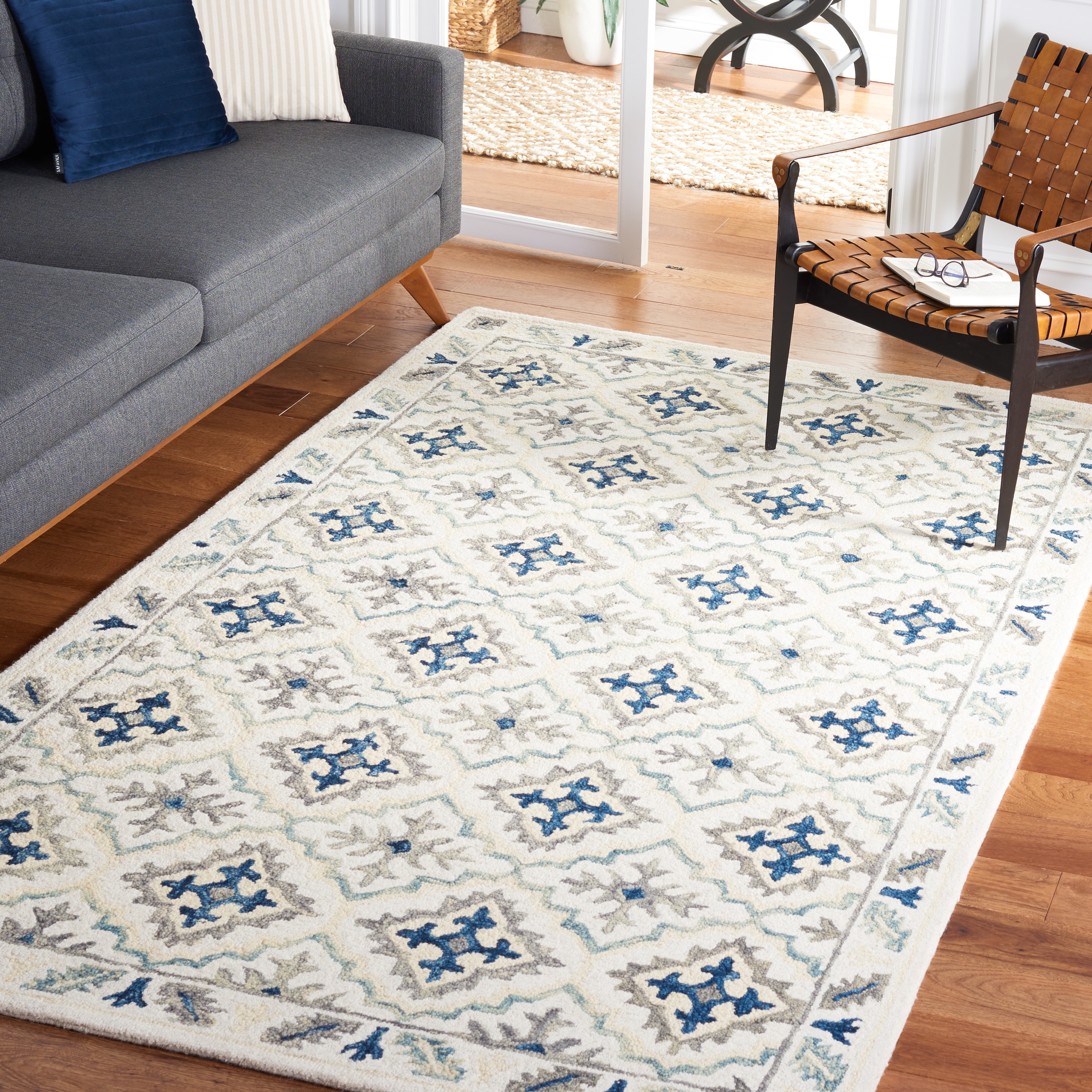 SAFAVIEH Handmade Aspen Nabiha Boho Wool Rug