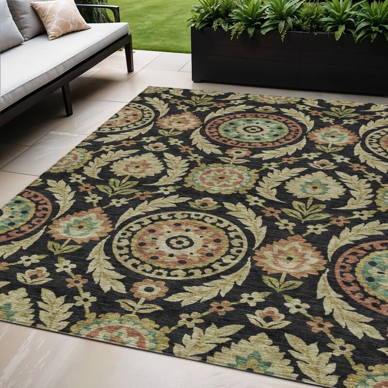 HomeRoots Floral Transitional Rectangle Outdoor Rug - 5' X 8'
