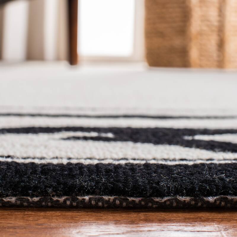 SAFAVIEH Handmade Chelsea Corky French Country Wool Rug