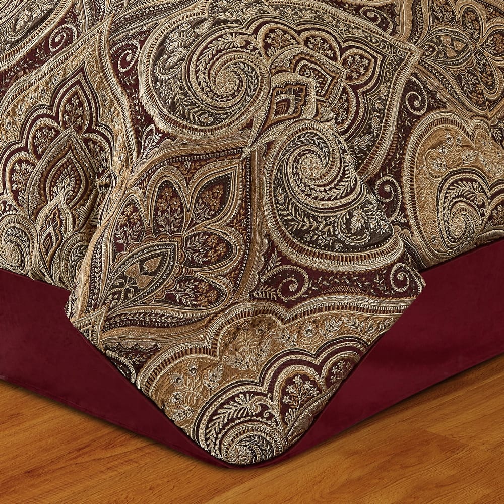 Bordeaux Comforter Set