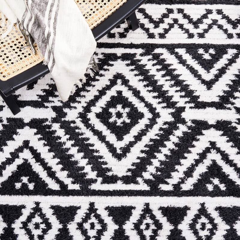 SAFAVIEH Augustine Sumiko Rustic Moroccan Fringe Rug