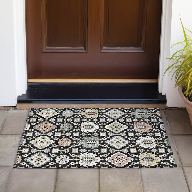 Machine Washable Indoor/Outdoor Boho Global Chantille Rug - Black - 1'8" x 2'6"