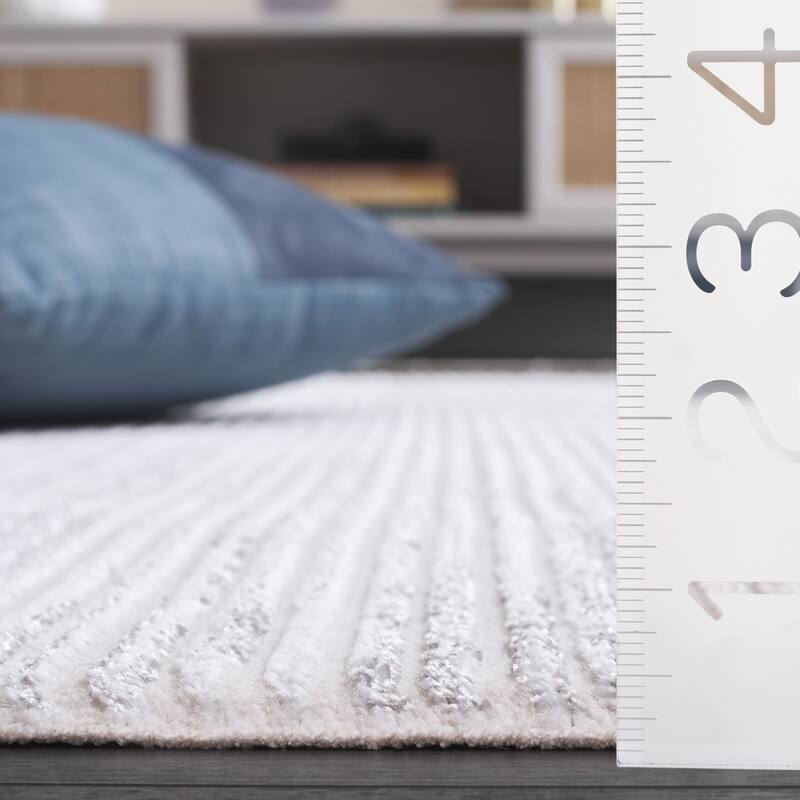 SAFAVIEH Whisper Quinty Contemporary Stripe Fringe Rug