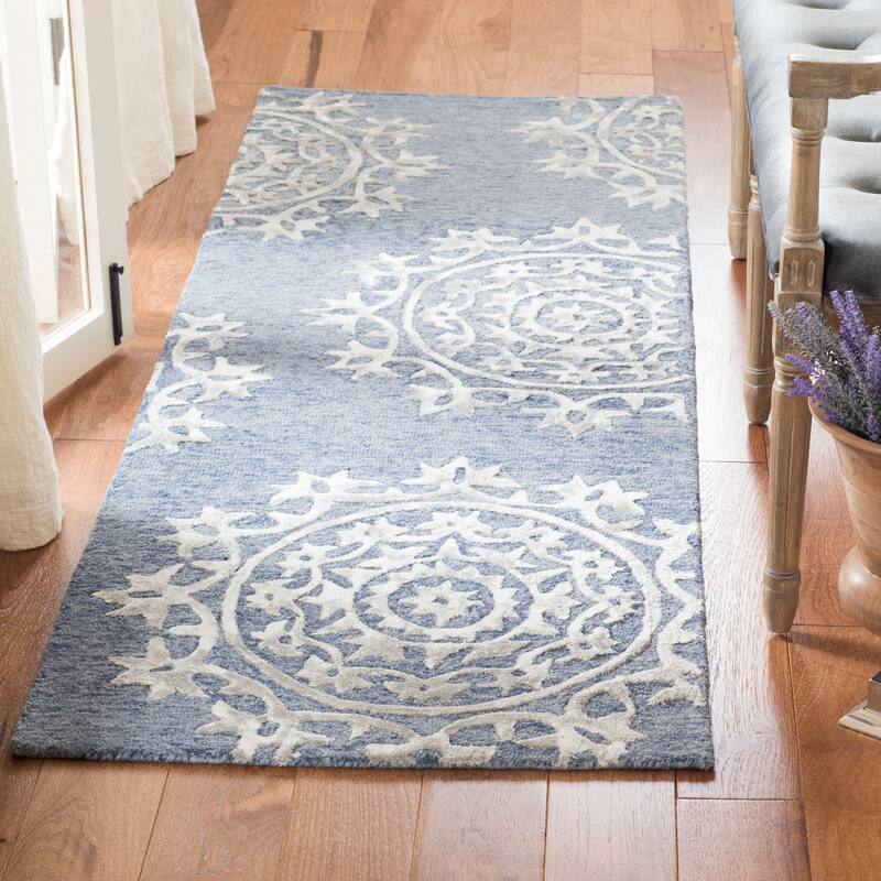SAFAVIEH Handmade Bella Tanny Modern Floral Wool Rug - 2'3" x 7' Runner - Blue