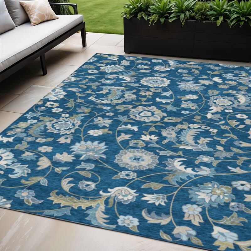 HomeRoots Floral Transitional Rectangle Outdoor Rug - 5' X 8'