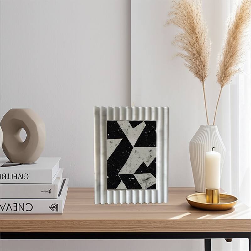Resin Photo Frame Ribbed Wavy Edge Design Modern Decorative Style