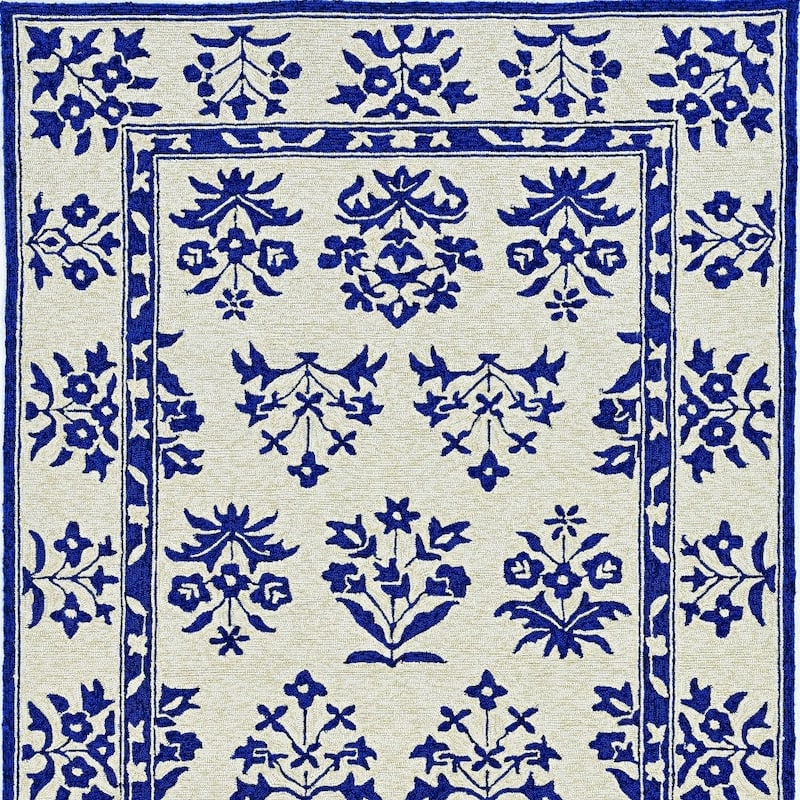 Salo Graceful Floral Weather Resistant Classic Elegance Hand-Woven Outdoor Rug - 3' x 5'