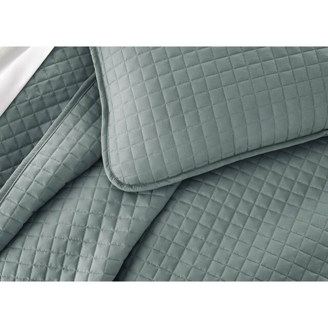 Oversized Solid 3-piece Quilt Set by Southshore Fine Linens