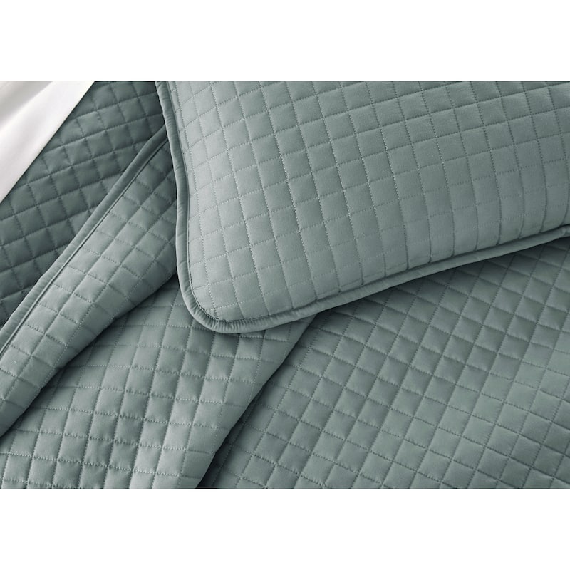 Oversized Solid 3-piece Quilt Set by Southshore Fine Linens