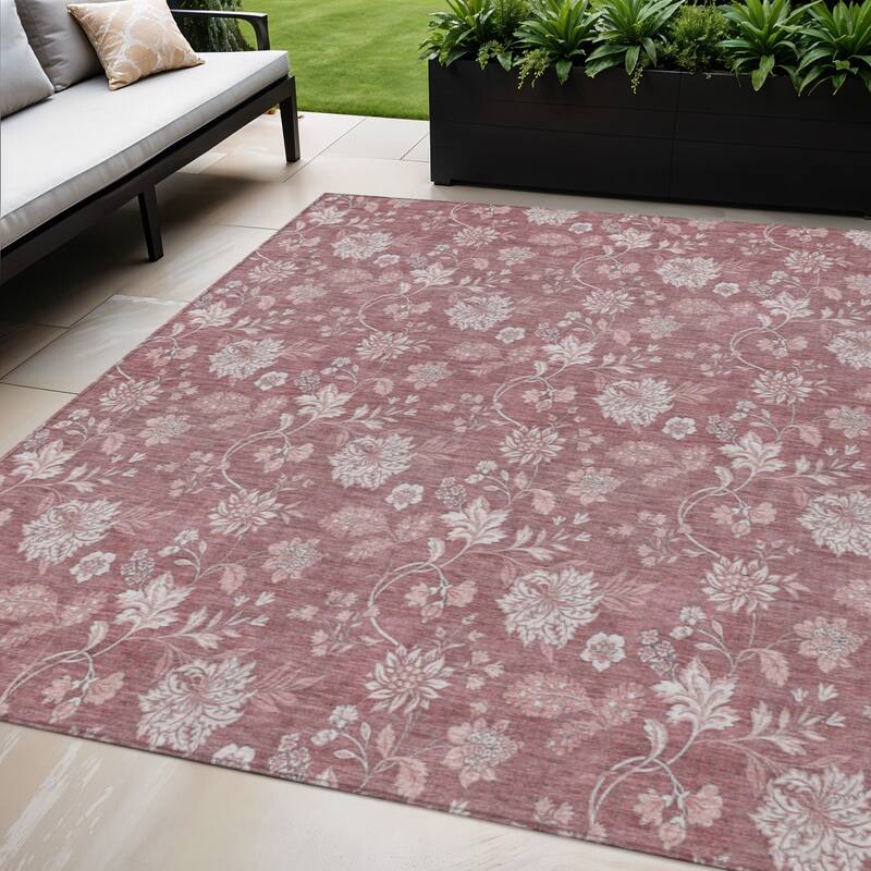 HomeRoots Floral Transitional Rectangle Outdoor Rug - 5' X 8'