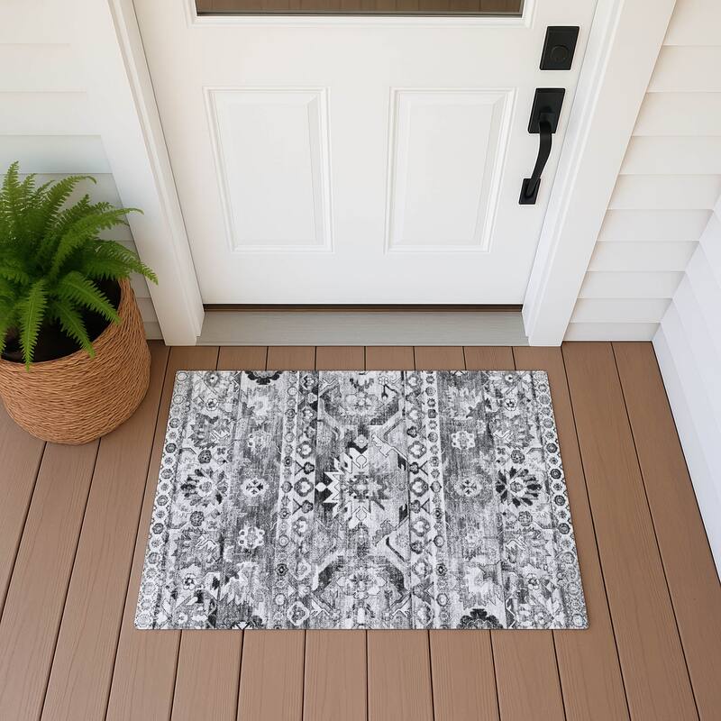 Machine Washable Indoor/ Outdoor Traditional Hudson Chantille Rug - Silver - 1'8" x 2'6"
