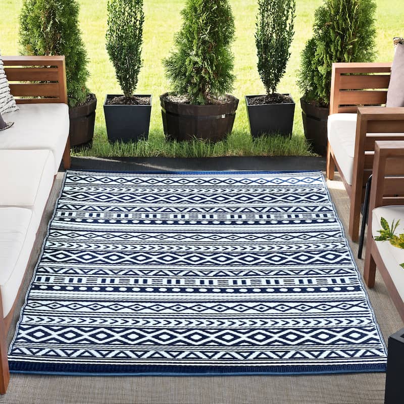 Sundown Beach Stripe Indoor/Outdoor Area Rug - 7'10'' x 10'2'' - Navy/White