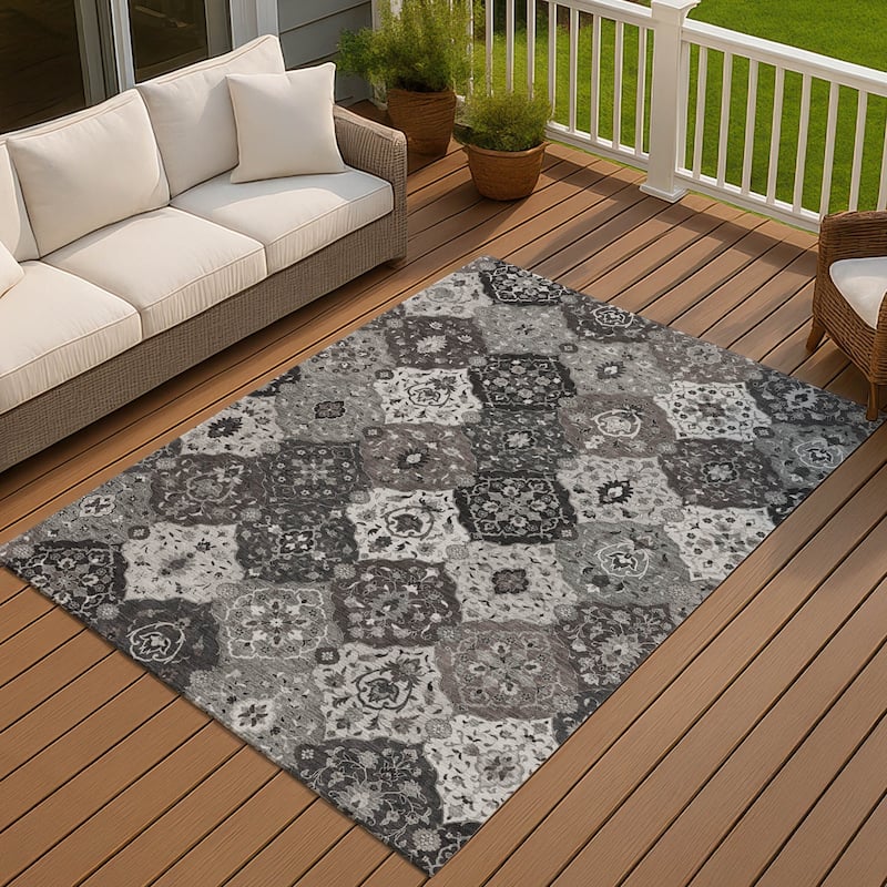 Machine Washable Indoor/ Outdoor Traditional Panel Chantille Rug - Gray - 8' x 10'