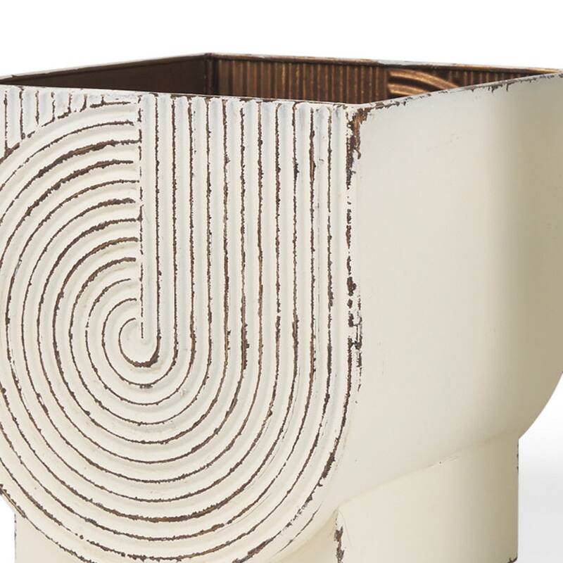 HomeRoots Set of Two White Metal 20 Ounce Rectangular Pot Planters - 9.45 in. x 11.02 in. x 9.45 in.