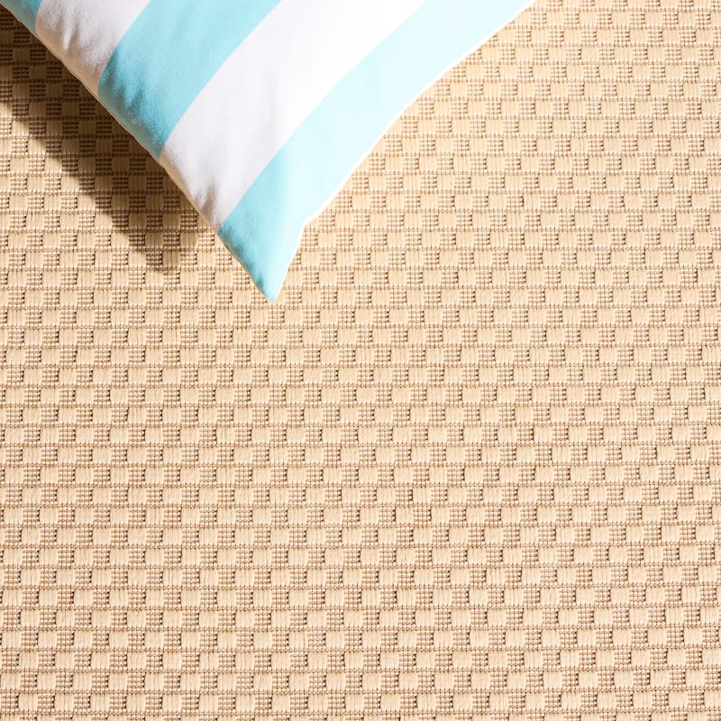 SAFAVIEH Courtyard Vickie Indoor/Outdoor Waterproof Patio Backyard Rug