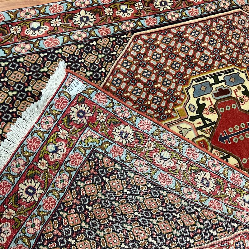 HERAT ORIENTAL Handmade Senneh Wool Rug - 4' x 5'9"