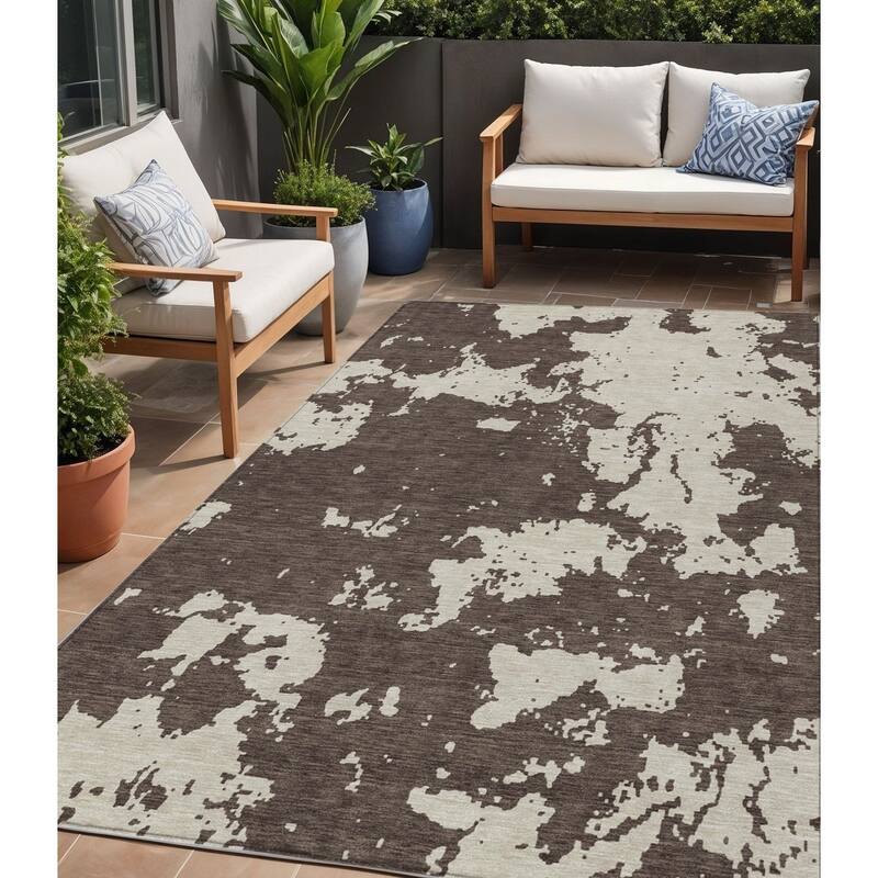 HomeRoots Abstract Transitional Rectangle Outdoor Rug - 5' X 8'