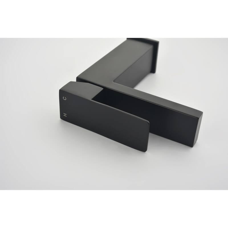 Single Handle Bathroom Sink Faucet with Pop-Up Drain (with Overflow)